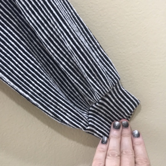 Cardigan size small - Picture 5 of 7